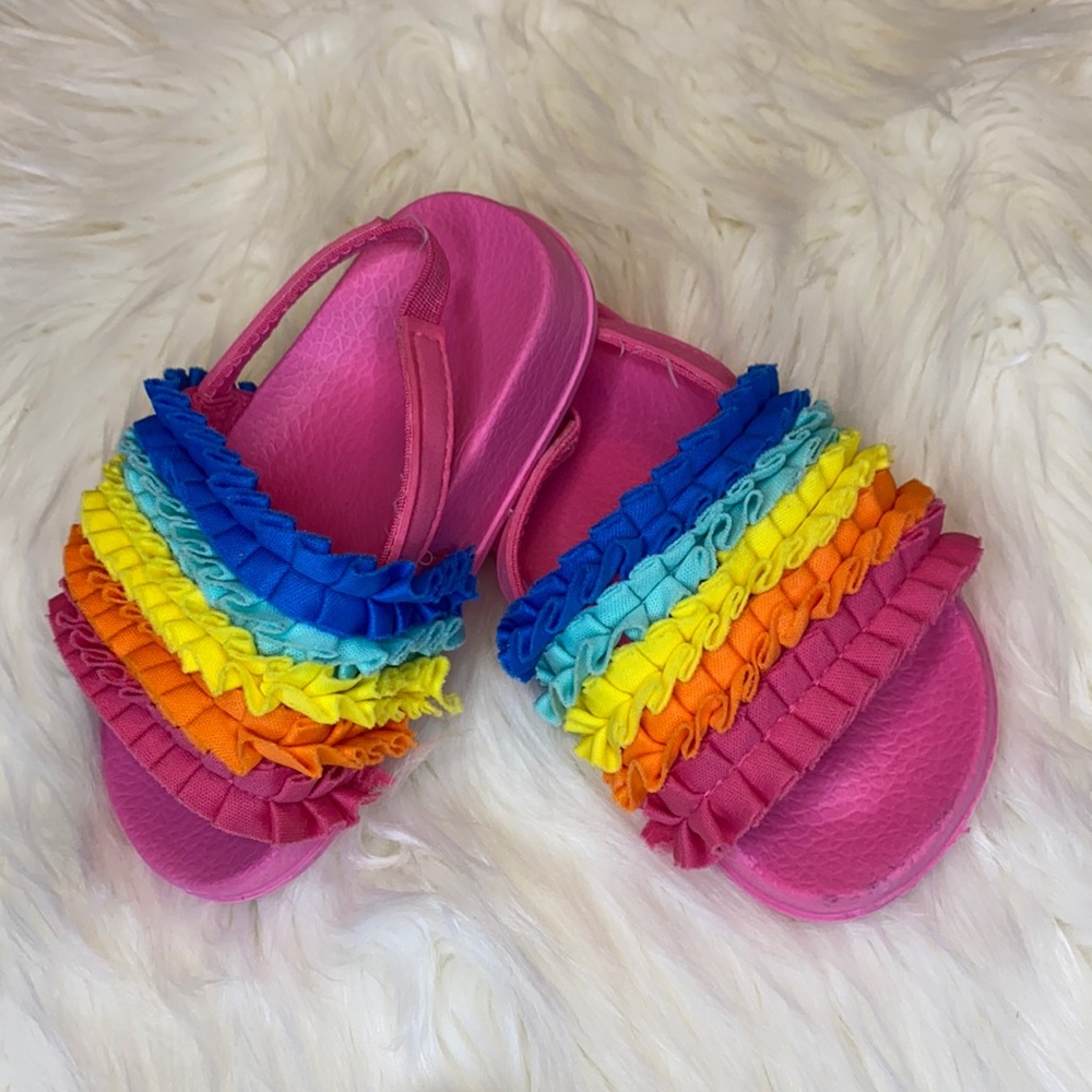 Girl Pink slides with elastic back straps